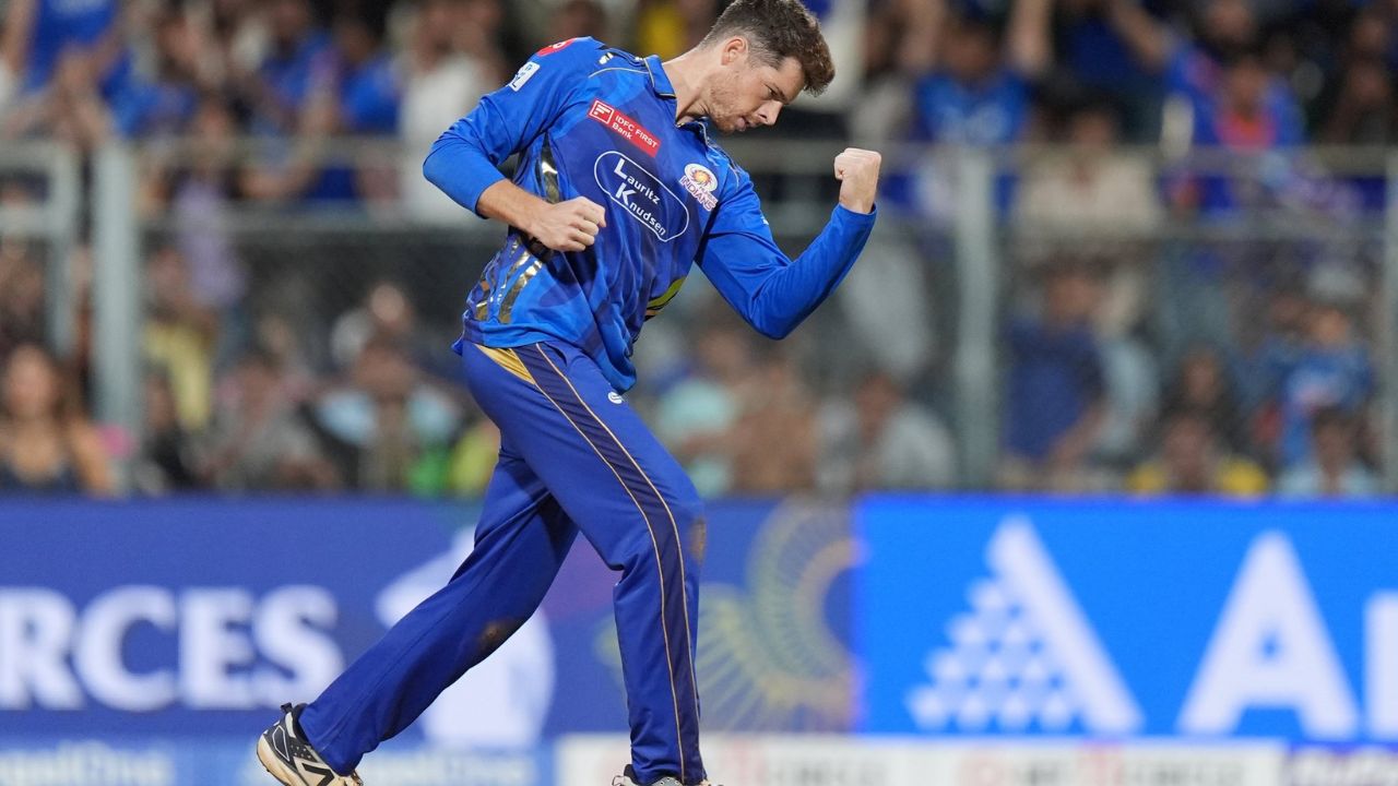 Mitchell Santner Joins Mumbai Indians Before the game Against Delhi Capitals